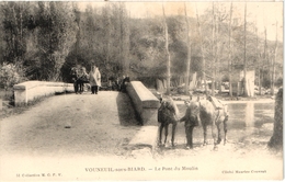 CPA 86 VOUNEUIL SOUS BIARD - UNE VUE ANIMEE DU PONT DU MOULIN - HOMMES - CHEVAUX - - Vouneuil Sous Biard