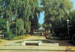 Les Clayes Sous Bois Les Jardins De L'hotel De Ville  CPM Ou CPSM - Les Clayes Sous Bois