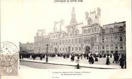 Célébrités - Ecrivains - Victor HUGO - Centenaire - Paris La Place De L'Hôtel De Ville Pendant.. - Schrijvers
