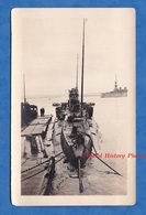Photo Ancienne D'un Soldat Américain - Port De BREST - Sous Marin Allemand - 1918 - WW1 German Sub Marine Bateau Militai - Bateaux