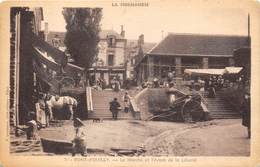 14-PONT-D'OUILLY- LE MARCHE ET L'ARBRE DE LA LIBERTE - Pont D'Ouilly