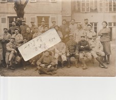 VICHY  - Des Militaires Qui Posent En 1915 -  Carte Photo - Vichy