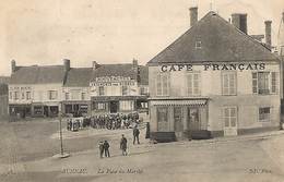 28 - La Place Du Marché - Auneau