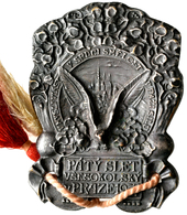 Medaillen Alle Welt: Tschechien: Abzeichen PATY SLET VSESOKOLSKY V PRAZE 1907. Teilnehmer Abzeichen - Non Classés