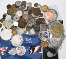 Alle Welt: Eine Schachtel überwiegend Mit älteren Münzen, Dabei Auch Ein Paar Medaillen. - Autres & Non Classés