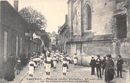 60-BEAUVAIS- FÊTES DE JEANNE HACHETTE 27 JUIN 1909 LES GYMNASTES PRECEDANT LE CORTEGE - Beauvais