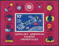 ** 1975 Szovjet-amerikai Közös űrrepülés Vágott Blokk (4.500) - Autres & Non Classés