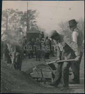 Cca 1931 Kinszki Imre (1901-1945) Budapesti Fotóművész Aláírással és Pecséttel Jelzett Vintage Alkotása (Talicskások), 1 - Otros & Sin Clasificación