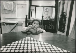 Cca 1985 Müller Judit Pecséttel Jelzett, Aláírt Fotói Gyermekekről, 3 Db Vintage Fotó, 15x24 Cm és 16x24 Cm - Other & Unclassified