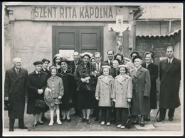 1962 Bp., VIII. Ker., Szent Rita Kápolna, Csoportkép, Fotó, Hátulján Feliratozva, 13×17,5 Cm - Other & Unclassified