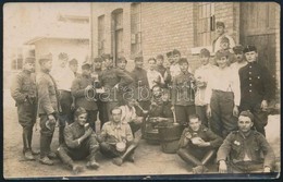 1911 Katonai Egység étkezése Tábori Konyhánál Budapesten, Fotólap, Hátoldalon Feliratozva, 8,5×13,5 Cm - Andere & Zonder Classificatie