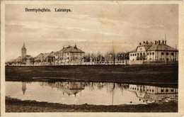 T2 1928 Berettyóújfalu, Laktanya. Paszternák Dezső Kiadása - Zonder Classificatie