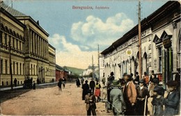 T2/T3 1915 Beregszász, Berehove; Árpád Utca, Auer Károly, Schutz Károly üzlete, Kávéház. Kiadja Farkas és Földes / Stree - Unclassified