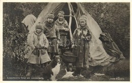 ** T1 Lappefamilie Foran Sin Sommerbolig / Lapp Family In Front Of His Summer Residence, Folklore - Unclassified