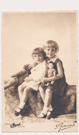 REAL PHOTO TWO CUTE KID GIRLS WITH DOLL AND TEDDY BEAR, Fillettes Avec Jouets Old  Photo Snapshot - Anonyme Personen