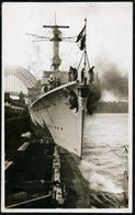AUSTRALIEN /  DEUTSCHES REICH 1933 (25.6.) S/w.-Foto-Ak.: Kleiner Kreuzer "Köln" Im Hafen Von Sidney , EF 2 C. Freimarke - Maritiem