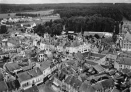 02-VILLERS-COTTERETS- PLACE DU DOCTEUR MOUFLIER ET LE CENTRE VILLE   VUE DU CIEL - Villers Cotterets