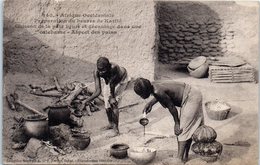 Métier L'Afrique Occidentale - Préparation Du Beurre De Karité - Cuisson De La Pâte Brute ... Femmes Seins Nus - Craft