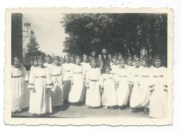 ANCIENNE PHOTO TRES ANIMEE NEUFCHATEAU GROUPE DE JEUNES FILLES, CEREMONIE ? SPECTACLE ? PROVINCE DE LUXEMBOURG, BELGIQUE - Neufchâteau