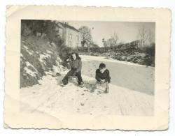 ANCIEN PHOTO ANIMEE NEUFCHATEAU OU ENVIRONS ? ENFANTS EN LUGE, BELGIQUE - Neufchâteau