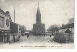 44 - St PHILBERT DE GRAND LIEU - T.B. Vue Animée De La Place De L'Eglise - Saint-Philbert-de-Grand-Lieu