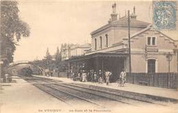 78-LE-VESINET-LA GARE ET LA PASSERELLE - Le Vésinet