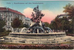 Allemagne. Fürth. Kunstbrunnen Auf Dem Bahnhofsplatz. Coin Bas Gauche Abimé - Fürth