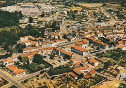 CERIZAY. - Vue Aérienne. Le Centre-ville Et L'Usine HEULIEZ.  CPM - Cerizay