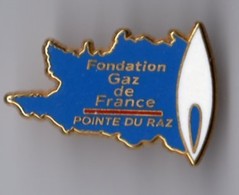 PIN'S FONDATION GAZ DE FRANCE POINTE DU RAZ - EDF GDF