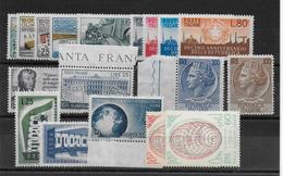 ITALIE - ANNEE 1956 COMPLETE - YVERT N° 720/736 ** MNH  - COTE = 99.5 EUR. - Años Completos