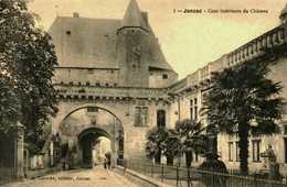 17...charente Maritime...jonzac.......cour Interieur Du Chateau - Jonzac