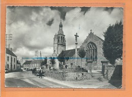 CPSM Grand Format Abimée - COMBRIT - Eglise - Voiture Ancienne - Combrit Ste-Marine