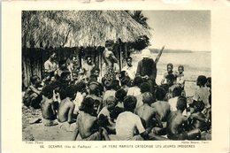 Océanie (Iles Du Pacfique) - Un Pere Mariste Catéchise Les Jeunes Indigènes - Missions Catholiques - Missie