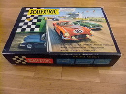 SCALEXTRIC Exin  60  Ancien Coffret Complet ASTON MARTIN MM / C 68 Bleu FERRARI 250 MM / C 69 Rouge - Massstab 1:32