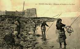 17...charente Maritime...fouras Les Bains...pecheuses De Crevettes - Fouras-les-Bains