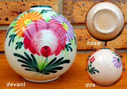 Ancien Petit Vase Boule Au Décor Floral En Barbotine De Saint Clément N°742 - Saint Clément (FRA)