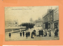 CPA Abîmée   -  Briis Sous Forgues - Place Du Pilori - Briis-sous-Forges