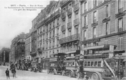 75017-PARIS- RUE DE ROME- LE STATIONNEMENT DES OMNIBUS-AUTOMOBILES A LA GARE DES BATIGNOLES - Arrondissement: 17