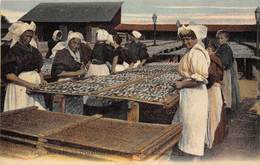 85-LES-SABLES-D'OLONNE-LE REMUAGE DES SARDINES - Sables D'Olonne