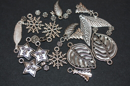 Lot De Charms Pendentifs Pour Bijouterie Fantaisie (feuilles, étoiles De Neige, ...) - Anhänger