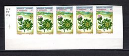 Nlle CALEDONIE N° 318 BANDE DE CINQ  NON DENTELEE   NEUF SANS CHARNIERE  COTE 60.00€  FLEUR - Non Dentelés, épreuves & Variétés