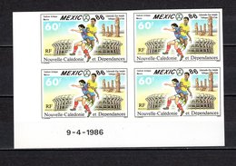 Nlle CALEDONIE N° 518  NON DENTELES EN BLOC DE QUATRE   NEUFS SANS CHARNIERE  COTE 80.00€  FOOTBALL - Non Dentelés, épreuves & Variétés