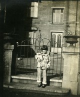 France La Madeleine Fillette Et Sa Poupée Famille Dewulf Ancienne Photo Amateur 1930 - Persone Identificate