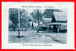 OCEANIE - ILES SALOMON -- Place De Village Dans L'Ile De Guadalcanal - Isole Salomon