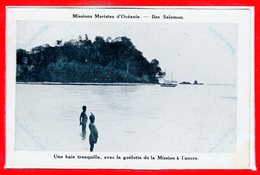 OCEANIE - ILES SALOMON -- Une Baie Tranquille , Avec La Goëlette De La Mission à L'Ancre - Salomon