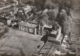 COULONGES-sur-L'AUTIZE. - Vue Aérienne  Du Château. CPM Dentelée RARE - Coulonges-sur-l'Autize