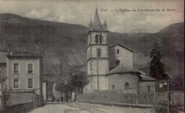 VIF    ( ISÈRE )  L 'EGLISE ET L 'AVENUE DE LA GARE - Vif