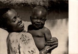 ZAMBEZE  MERE CHRETIENNE ET SON BEBE - Sambia