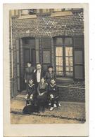 AULT (80) Carte Photo Groupe De Personnages Devant Une Maison Belle Animation - Ault