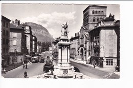 GRENOBLE - Place Et Eglise Notre-Dame. Au Fond, Le Saint-Eynard (trolley-bus Et Voitures Années 50) - Grenoble